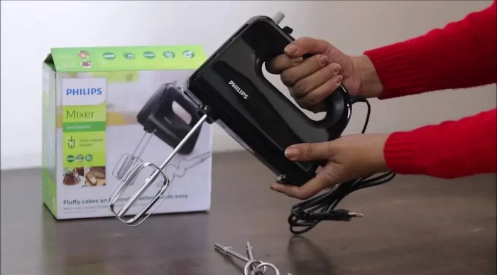 Philips HR3705/10 300 Watt Lightweight Hand Mixer, Blender with 5 speed control settings, stainless steel accessories and 2 years warranty - Image 2