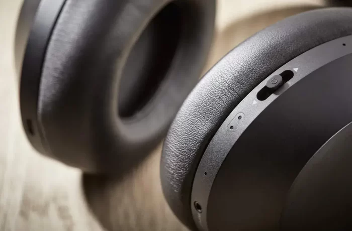 Philips Audio Performance PH805BK Wireless Over the Ear Headphone with Mic (Black) - Image 2
